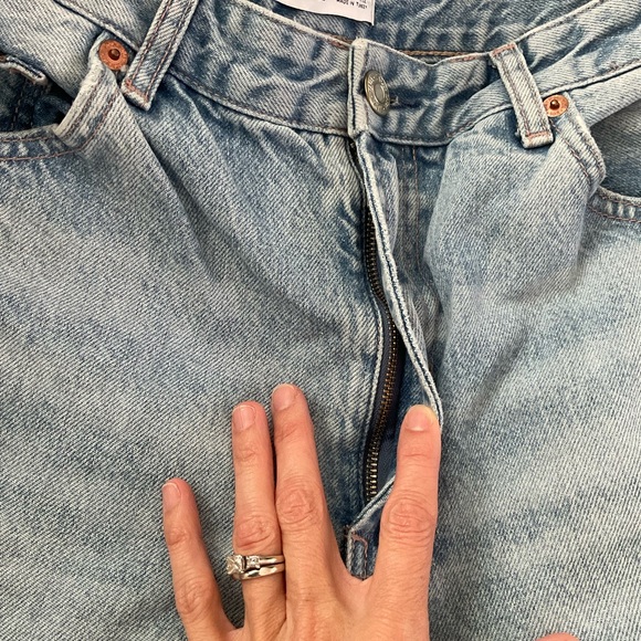Zara Blue Light Wash High Rise Wide Leg Raw Hem Denim Jeans Size 10 - Picture 4 of 4